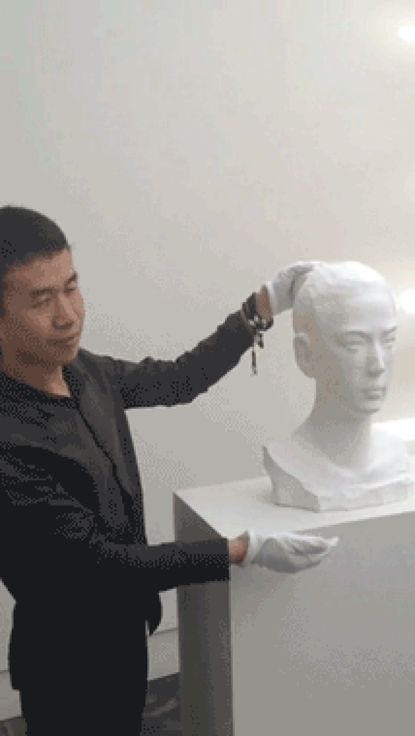 Tearing off a paper head in Lee Hongbo's Incredible sculptures Tearing off a paper head in Lee Hongbo's Incredible sculptures