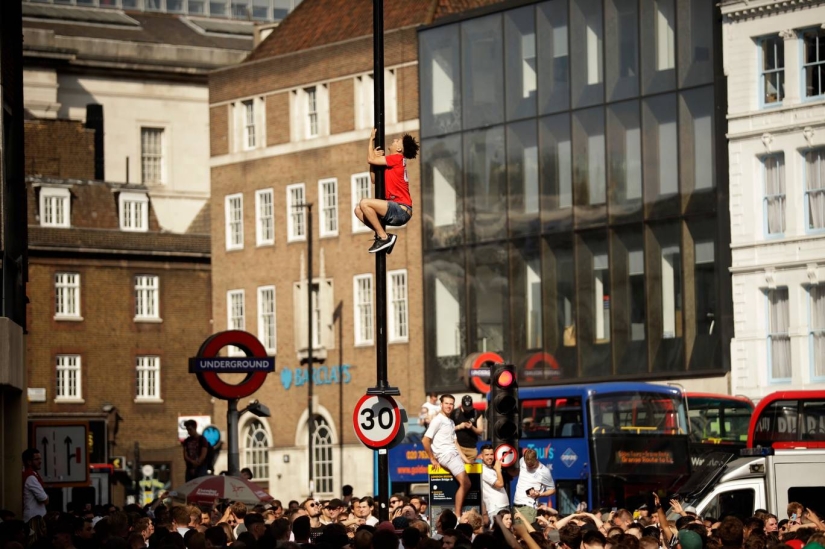 Thank God, not on Nikolskaya: how English fans celebrated the victory of their national team Thank God, not on Nikolskaya: how English fans celebrated the victory of their national team