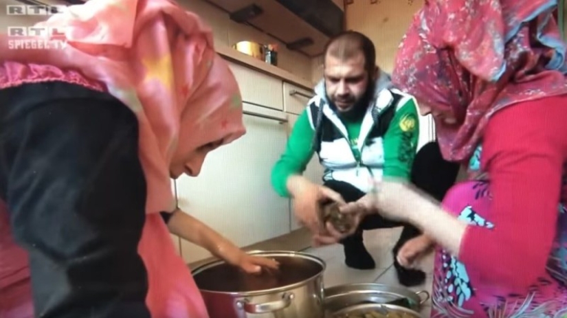 "Thank you, Angela Merkel": a life hack from a Syrian refugee, how to live as a family for free in Germany "Thank you, Angela Merkel": a life hack from a Syrian refugee, how to live as a family for free in Germany