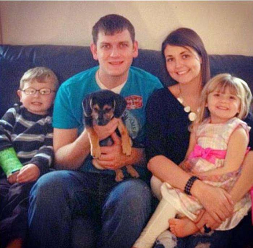 That's why this woman with children is smiling near her husband's coffin