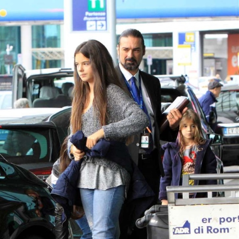 The 14-year-old daughter of Monica Bellucci and Vincent Cassel almost caught up with her mother in beauty The 14-year-old daughter of Monica Bellucci and Vincent Cassel almost caught up with her mother in beauty