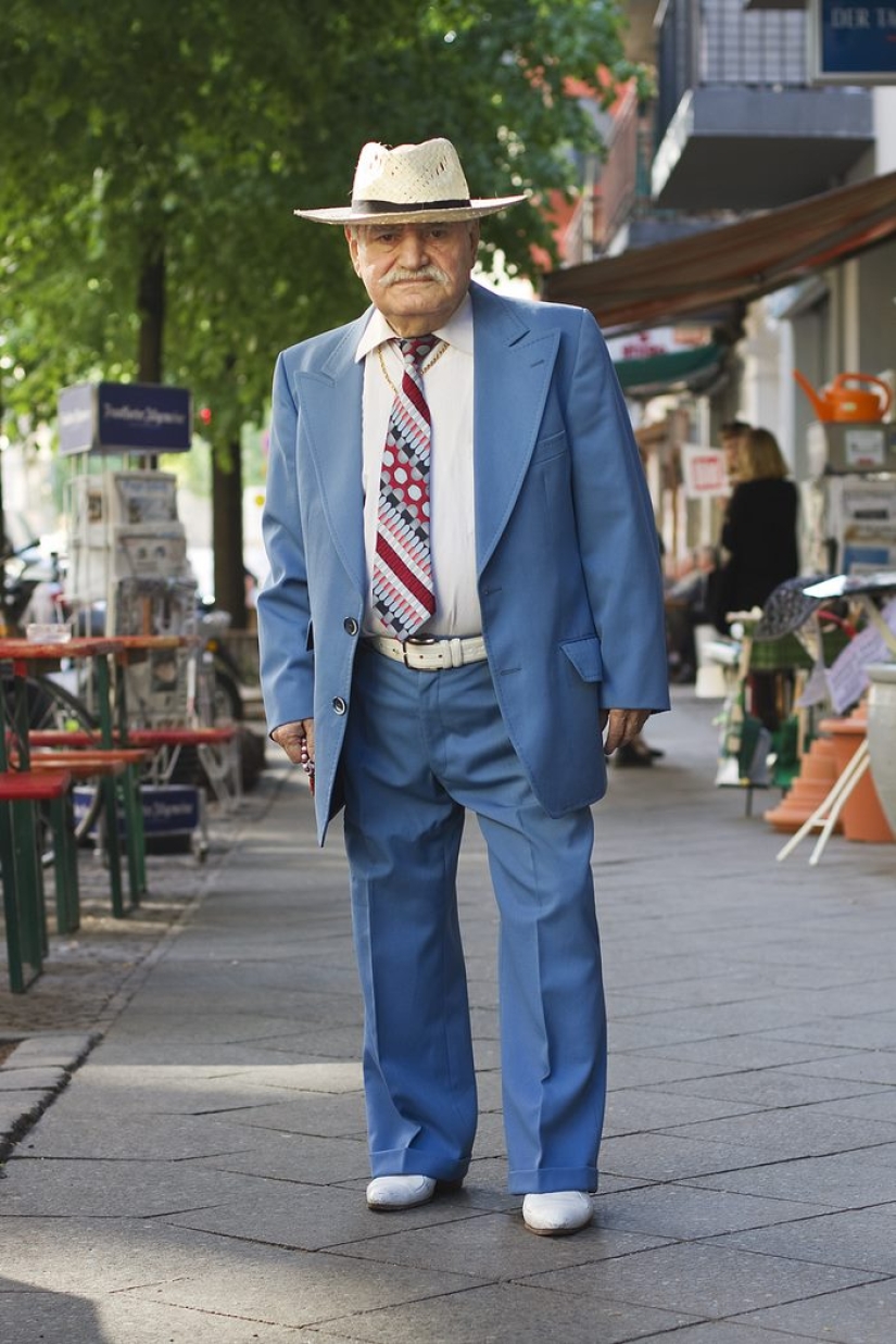 The 86-year—old tailor goes in different clothes every day, and always in a stylish one