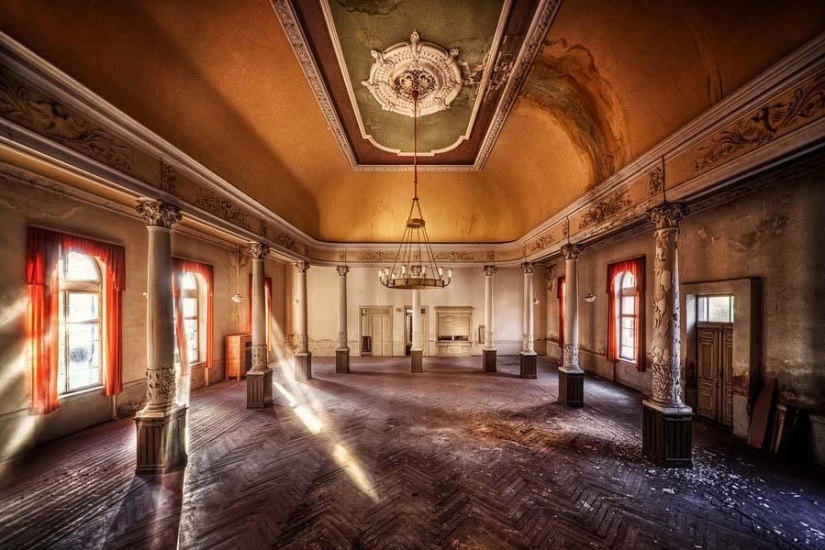 The abandoned world in the lens of Matthias Hacker