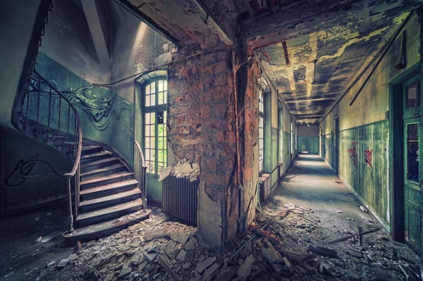 The abandoned world in the lens of Matthias Hacker