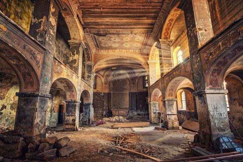 The abandoned world in the lens of Matthias Hacker