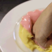 The artist Mar Cuervo and her strange pleasure in destroying desserts