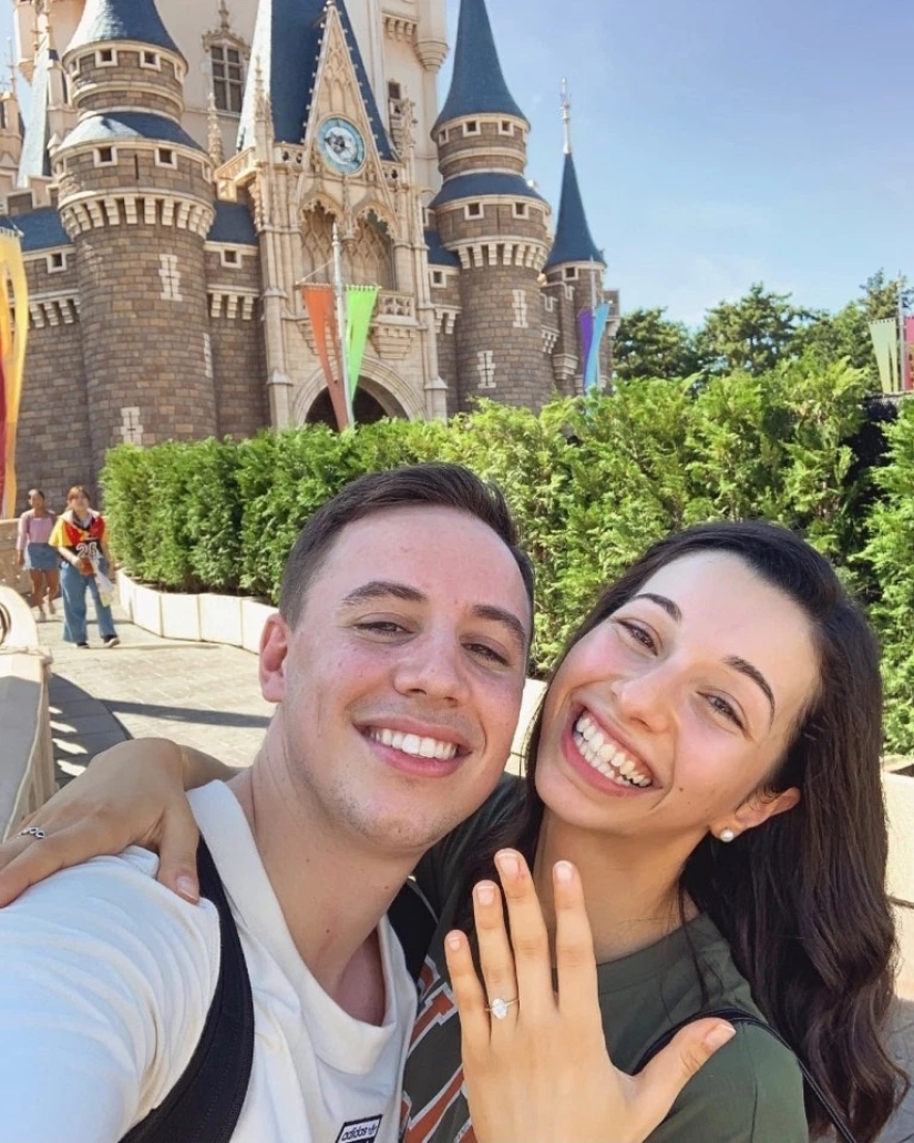 The Australian gave the girl a creepy swimsuit with his face so that she would not be molested on the beach