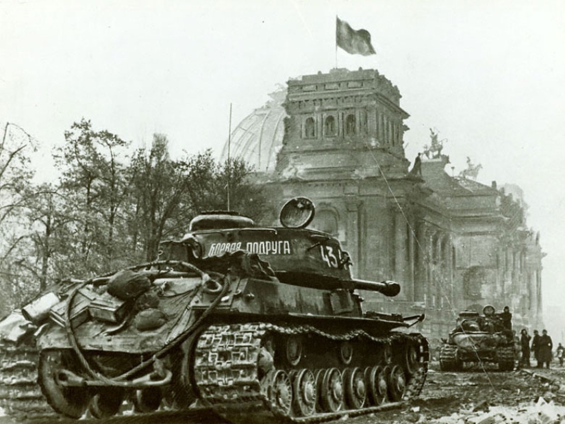 The banner over the Reichstag-the photo for which Viktor Temin was almost shot