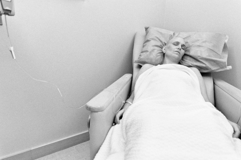 "The battle we didn't choose": an American captured how his wife was dying of cancer