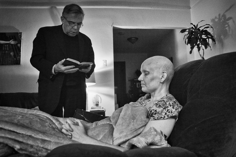 "The battle we didn't choose": an American captured how his wife was dying of cancer