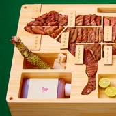 The best gift for true meat lovers: bento with premium marbled beef from Japan