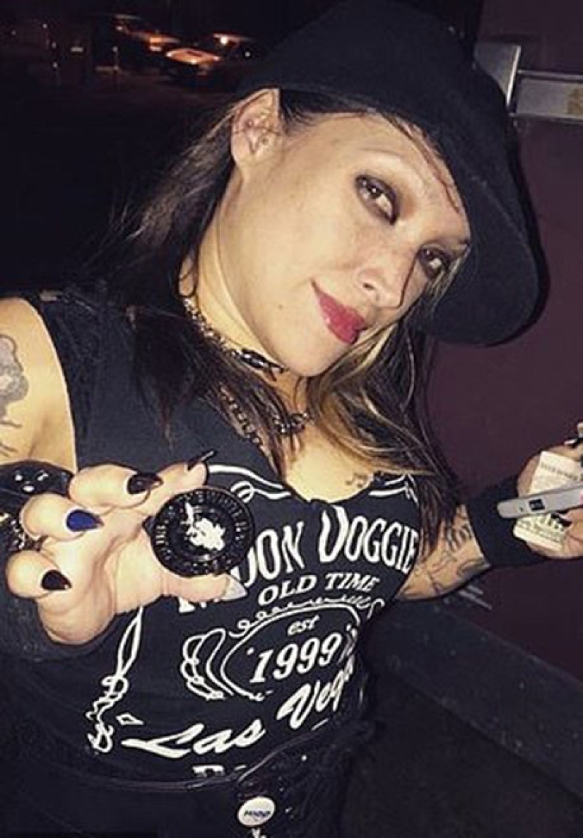 The big revenge of a little woman: a midget porn star cut off her boyfriend The big revenge of a little woman: a midget porn star cut off her boyfriend