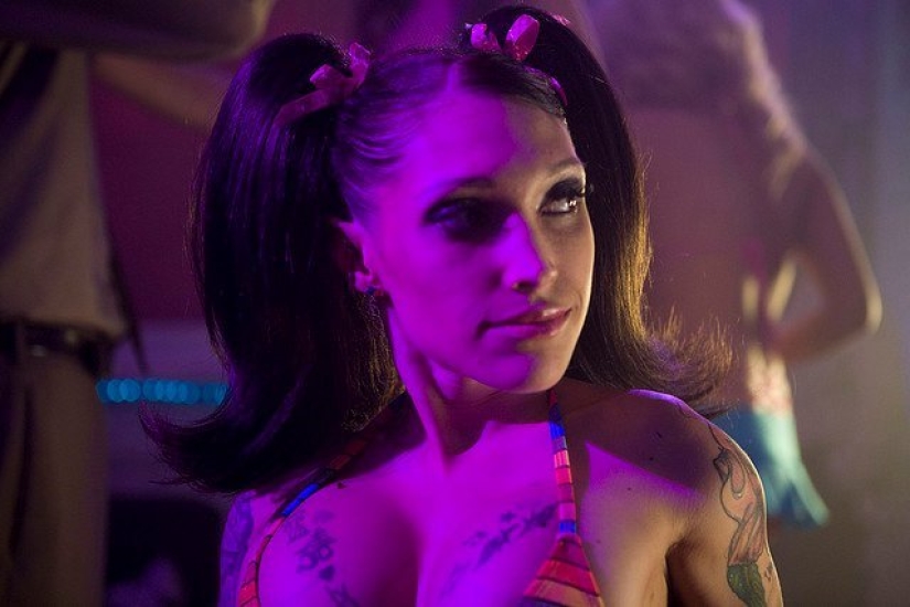 The big revenge of a little woman: a midget porn star cut off her boyfriend The big revenge of a little woman: a midget porn star cut off her boyfriend