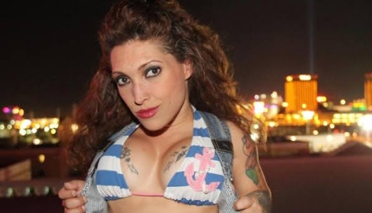 The big revenge of a little woman: a midget porn star cut off her boyfriend The big revenge of a little woman: a midget porn star cut off her boyfriend