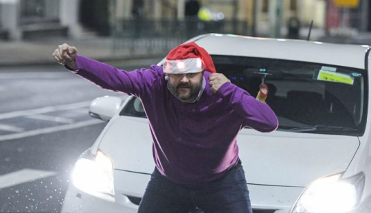 The British know a lot about alcohol and Christmas festivities