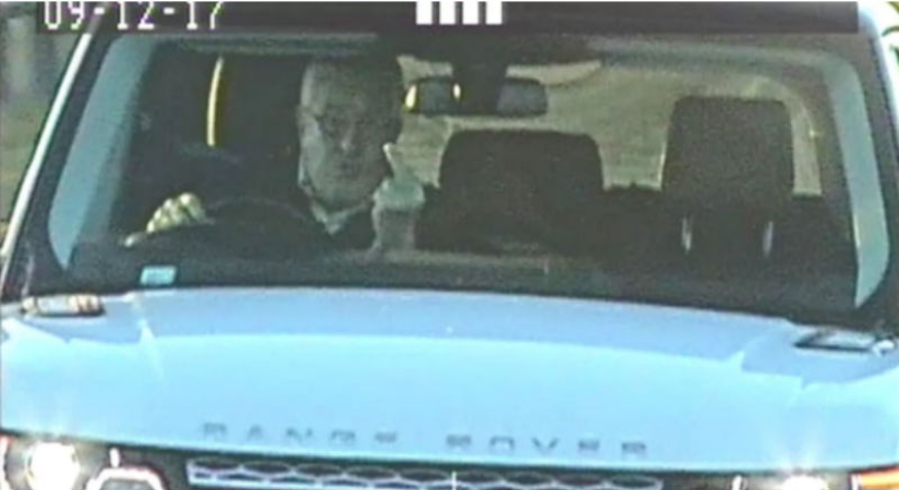 The Briton put a jammer against traffic cameras and showed the police the middle finger. But the jammer didn't work