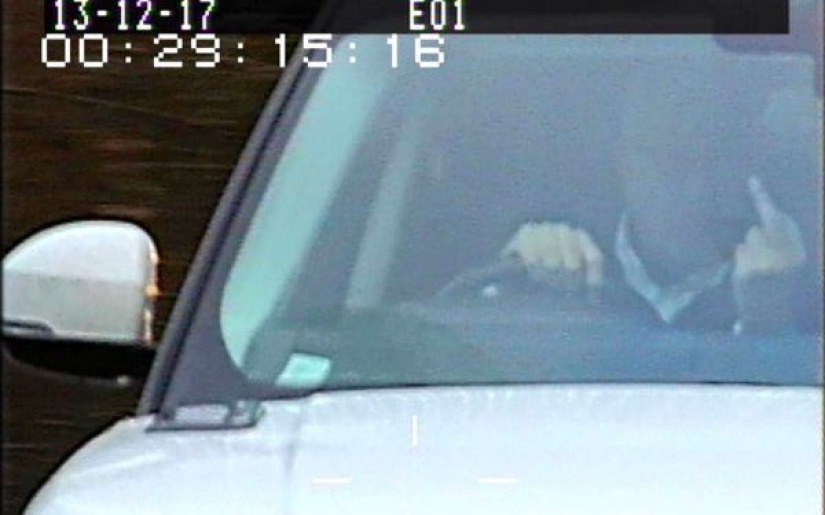 The Briton put a jammer against traffic cameras and showed the police the middle finger. But the jammer didn't work