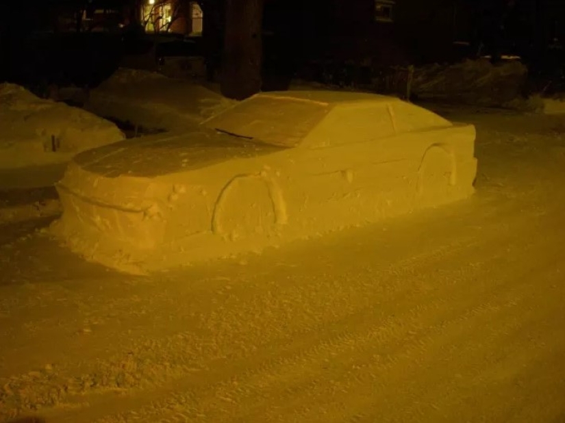 The Canadian made a car out of snow to draw wipers, and attracted the attention of the police