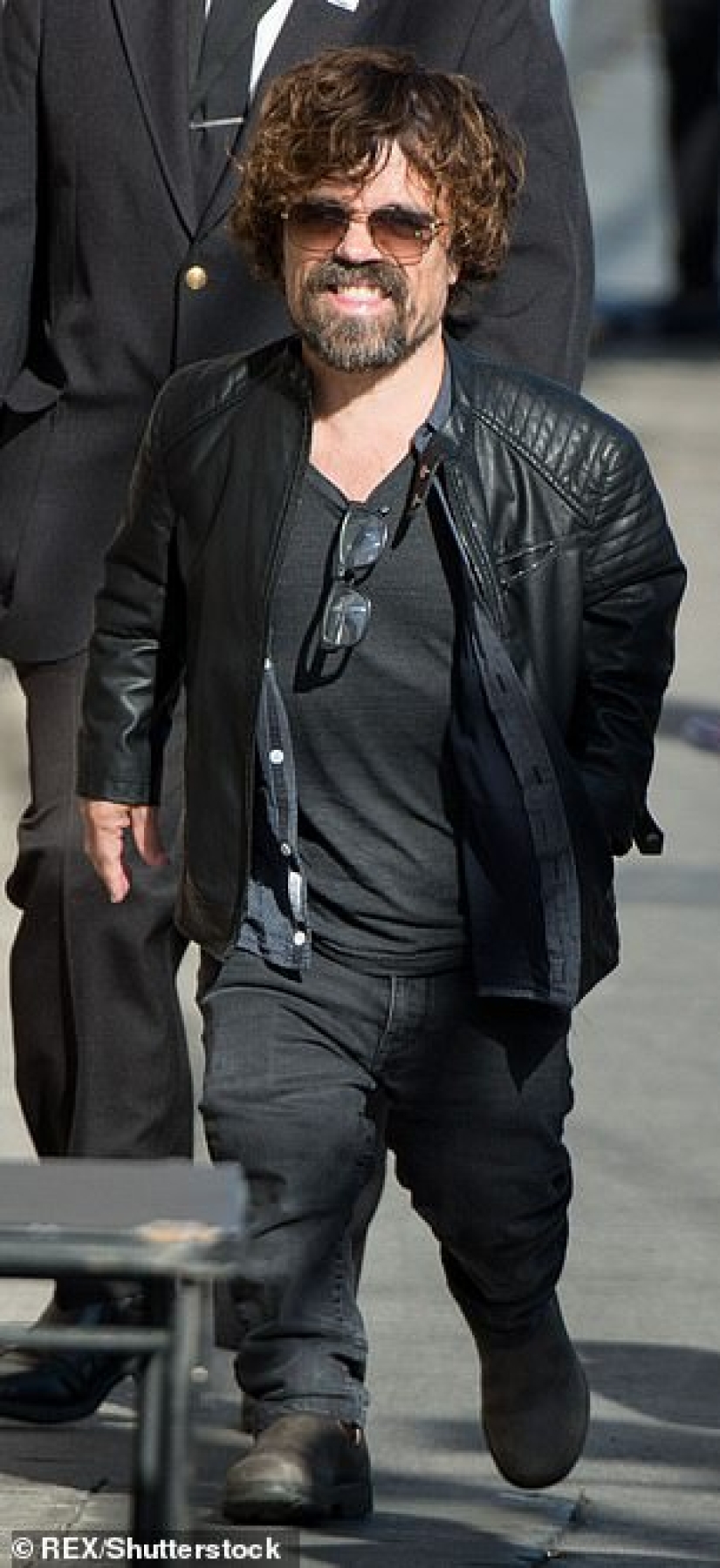 The clone game: A Pakistani waiter, like two drops of water, looks like Tyrion Lannister from the legendary TV series