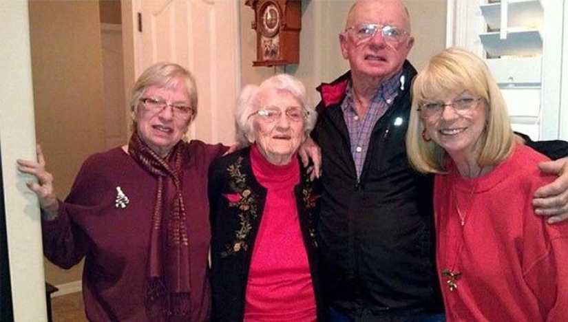 The difference in eternity: great-grandmothers with their great-grandchildren, whose age difference is more than 100 years