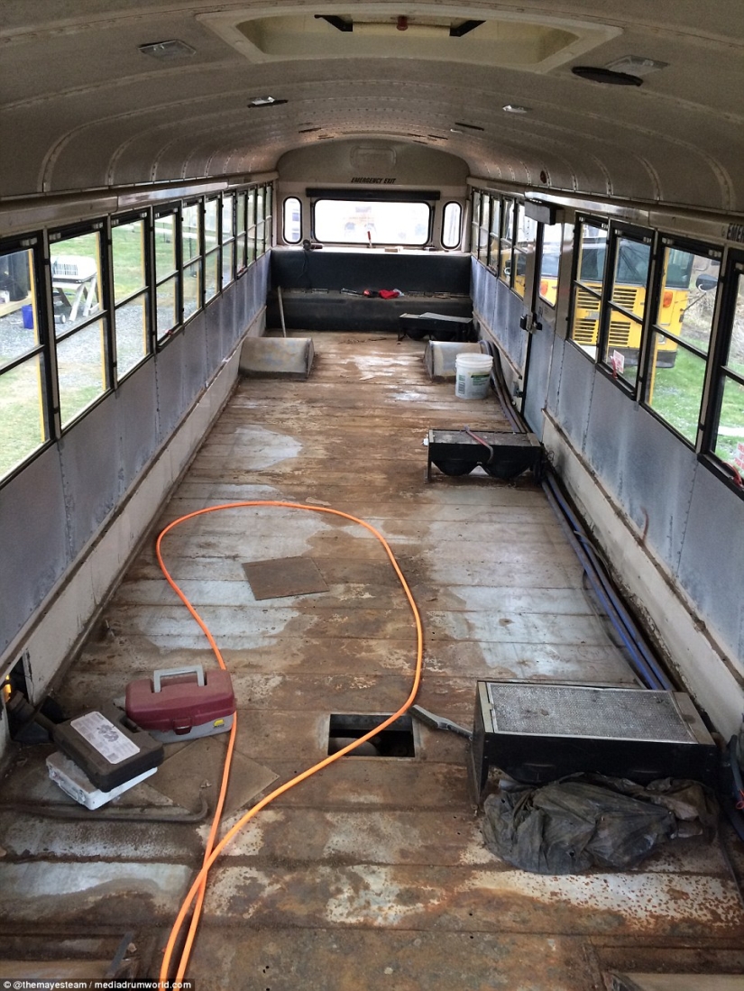 "The family has only become stronger": parents with many children have converted an old school bus into a stylish mobile home