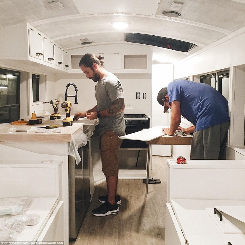 "The family has only become stronger": parents with many children have converted an old school bus into a stylish mobile home