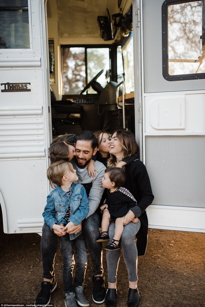 "The family has only become stronger": parents with many children have converted an old school bus into a stylish mobile home