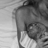 The first "hello": a photo project about the first meeting of mom and baby
