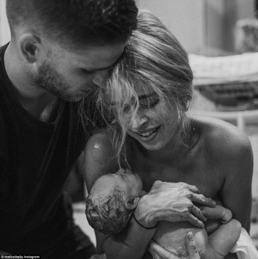 The first "hello": a photo project about the first meeting of mom and baby