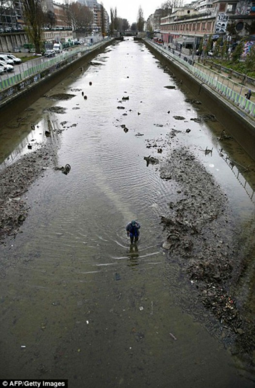 The French drained one of the Parisian canals and found whole treasures at the bottom