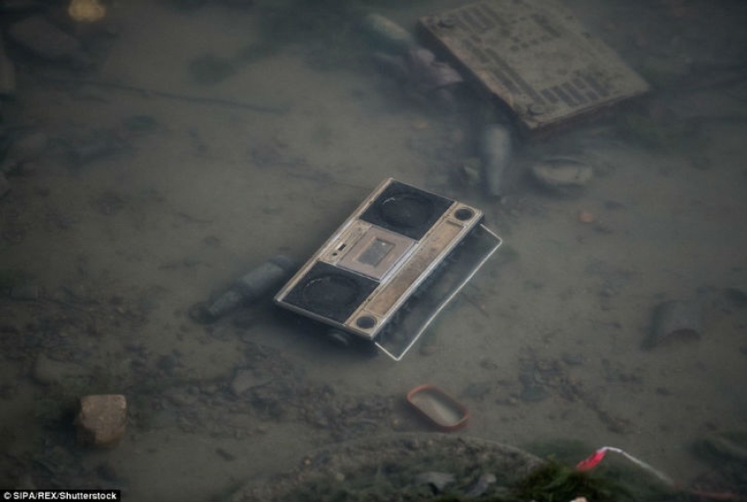 The French drained one of the Parisian canals and found whole treasures at the bottom