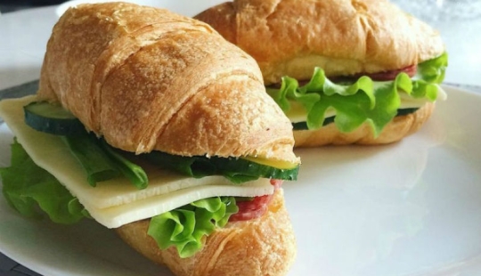 The French were shown photos of "French" food from Russian Instagram