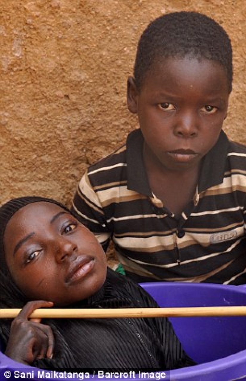 The girl from the basin: the story of a Nigerian woman with the head of an adult woman and the body of a baby The girl from the basin: the story of a Nigerian woman with the head of an adult woman and the body of a baby