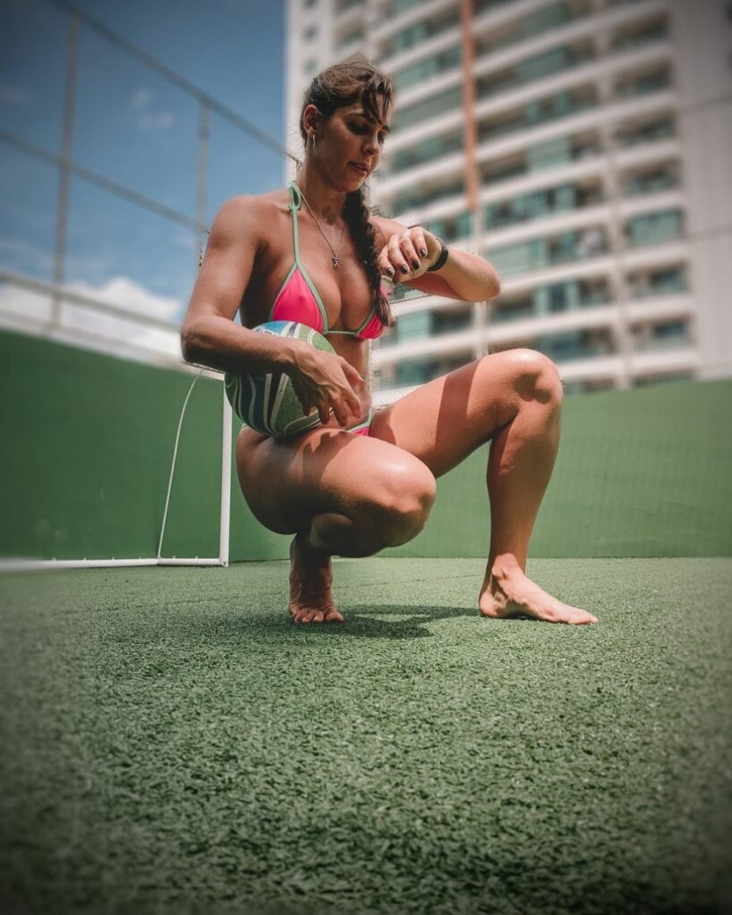 The girl pilot quit the Brazilian Air Force for a career on OnlyFans