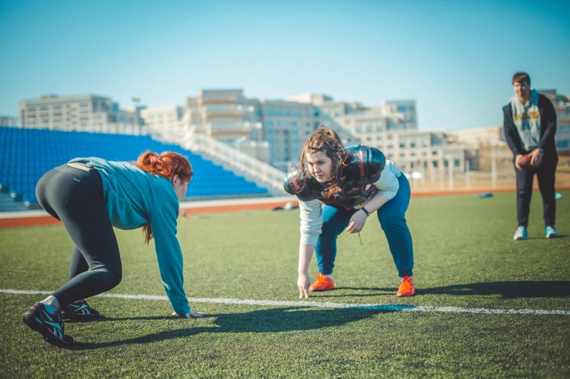 The girls from the Far Eastern American football team starred half-naked, but there were dissatisfied