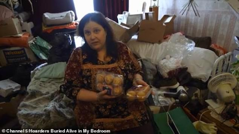 "The hell I live in»: this is what a British hoarder has turned her home into