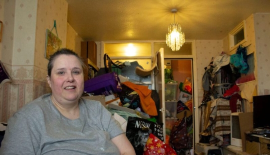 "The hell I live in»: this is what a British hoarder has turned her home into