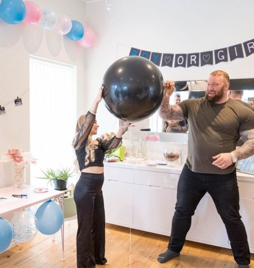 The hill from the rock: The mountain from "Game of Thrones" and his miniature wife are waiting for the birth of their son