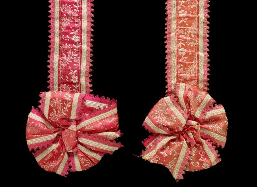 The history of garters, the most exciting accessory of the ladies' wardrobe