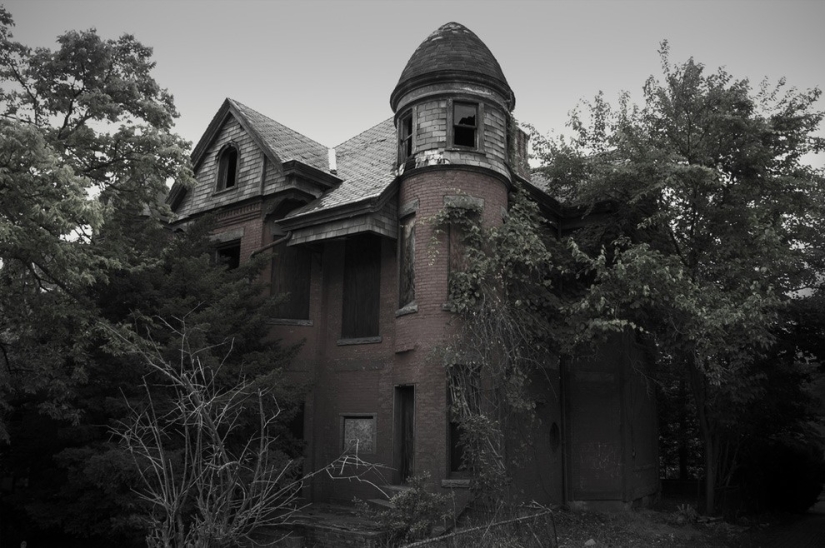 The history of real haunted houses The history of real haunted houses