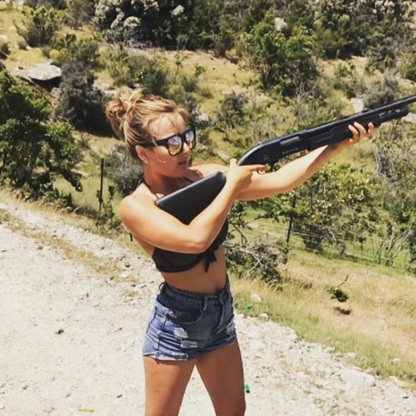 The huntress was harshly criticized for publishing candid photos with prey