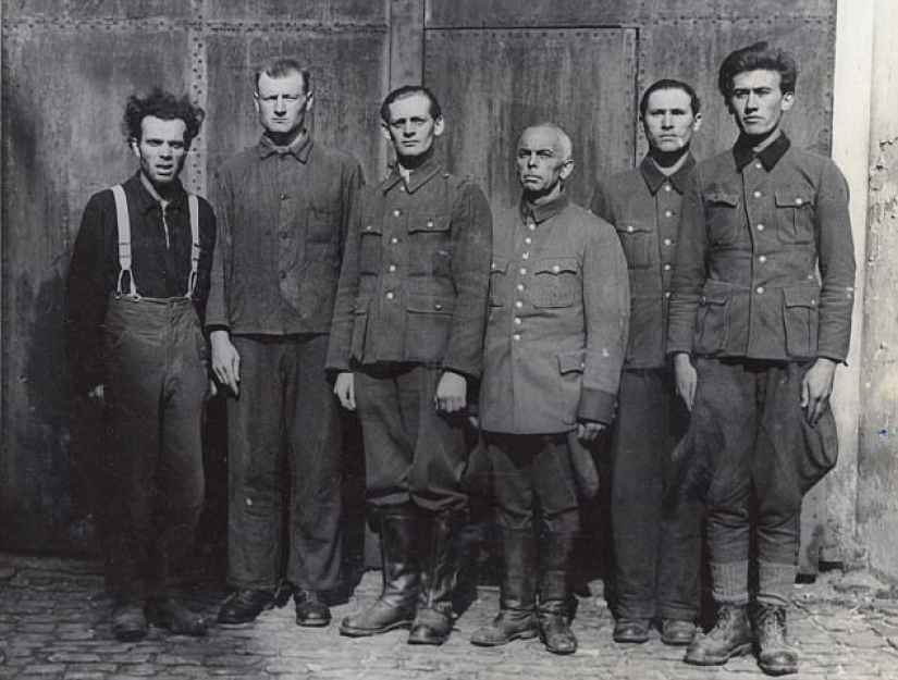 The hyena of Auschwitz: photos of cruel concentration camp guards will be auctioned off