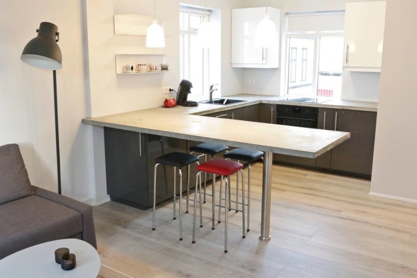 The Icelandic airline is looking for a couple of people who will pay 4 thousand dollars for travel