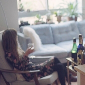 The illusionist created a wine rack in which bottles disappear