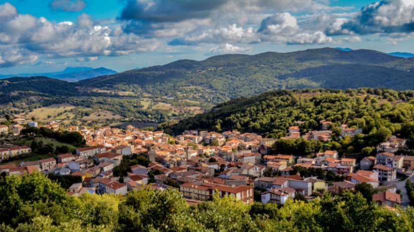 The Italian town sells houses for one euro to anyone. But there is a nuance The Italian town sells houses for one euro to anyone. But there is a nuance