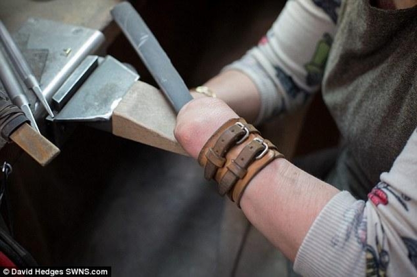 The jeweler without fingers