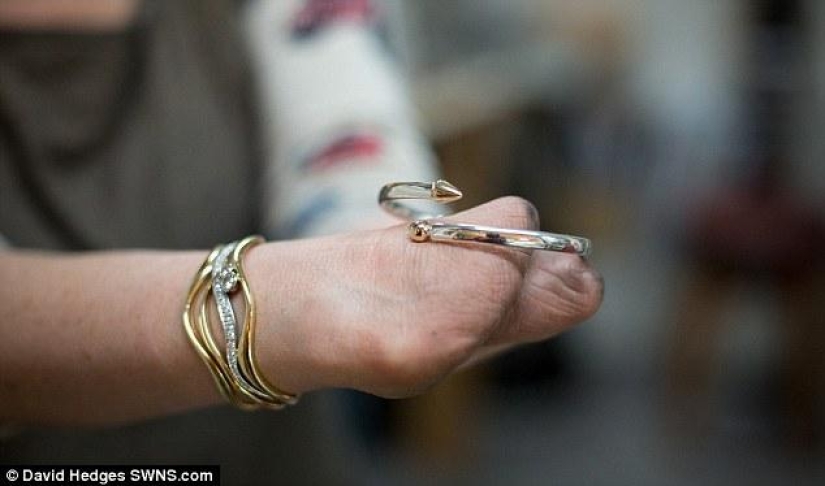 The jeweler without fingers