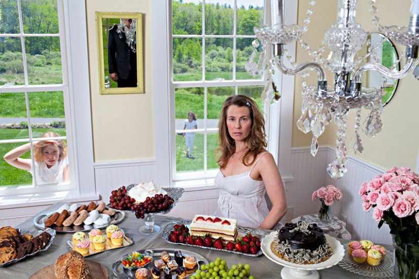 "The joys of family life": a photo project about a very bad mother