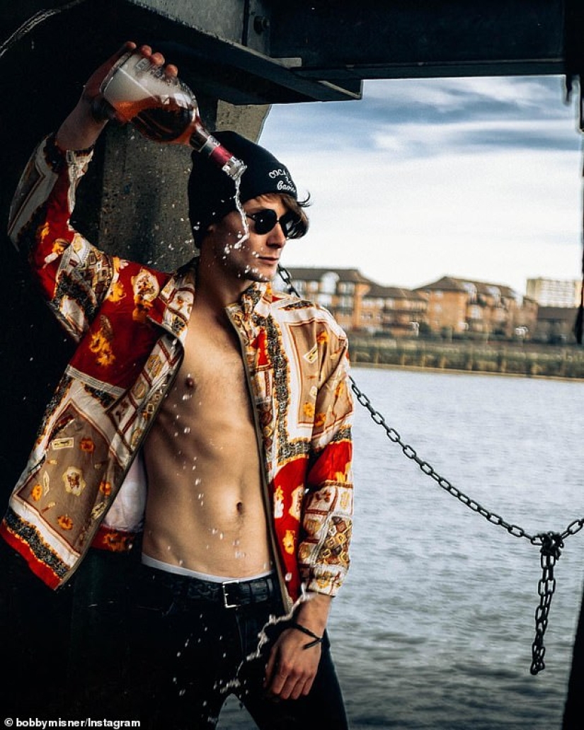 The kid in a million: the son of an Australian rich man spends his life riding in luxury cars with glamorous beauties