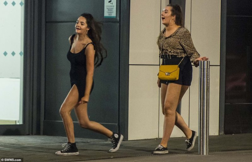 The latest romantics: love, youth and alcohol on the streets of the UK on Valentine's Day